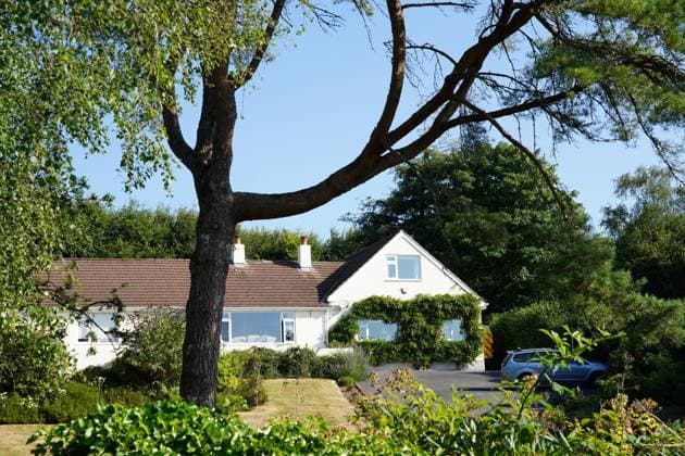 The Netherlands, 2026-07-11 08:42:11 Police outside the house of Ann Widdecombe in Haytor, Dartmoor. The ex-Tory prisons minister was found dead at her home in Haytor on Dartmoor on Thursday after sustaining serious injuries. Picture date: Saturday July 11, 2026. Credit: NL Beeld PA Images  Copyright: xx x