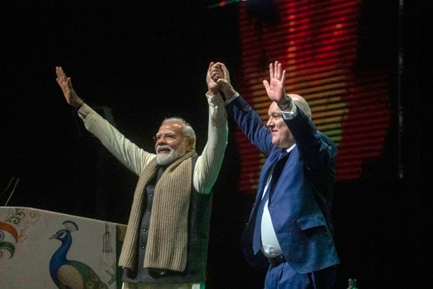 NARENDRA MODI NEW ZEALAND VISIT, Indian Prime Minister Narendra Modi (left) and New Zealand Prime Minister Christopher Luxon onstage during the Kia Ora Modi community reception at Spark Arena in Auckland, New Zealand, Saturday, July 11, 2026. ( NO ARCHIVING Auckland Auckland New Zealand  Copyright: xChrisxMcKeenx 20260711182740899500