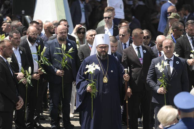 Thousands gather in Srebrenica to mark 31st anniversary of genocide as 10 more victims laid to rest POTOCARI, BOSNIA AND HERZEGOVINA – JULY 11: Delegations lay flowers at the memorial monument at the entrance of the Potocari Memorial Cemetery during a ceremony marking the 31st anniversary of the 1995 Srebrenica genocide in Potocari, Bosnia and Herzegovina, on July 11, 2026. The commemoration, attended by thousands of mourners, survivors, foreign dignitaries and religious leaders, coincided with the collective funeral of 10 newly identified genocide victims. The genocide, carried out by Bosnian Serb forces, claimed the lives of more than 8,000 Bosniak men and boys. Samir Jordamovic Anadolu Potocari Bosnia and Herzegovina. Editorial use onl  Copyright: x2026xAnadoluxSamirxJordamovicx