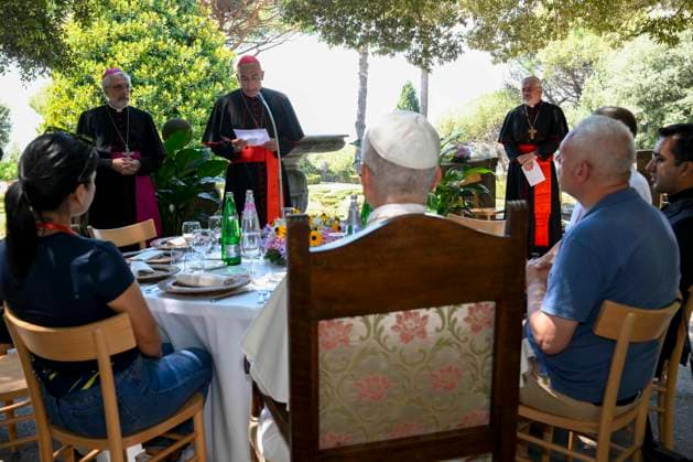 ITALY - POPE LEO XIV ATTENDS THE EVENT LUNCH WITH POPE WITH AROUND 200 SOCIALLY VULNERABLE PEOPLE FROM THE FIOCESE OF ROME, AT BORGO LAUDATO SI IN THE PONTIFICAL GARDENS OF CASTEL GANDOLFO - 2026 7 11 Italy,Castel Gandolfo , Vatican, 2026 7 11.Pope Leo XIV attends the event Lunch with the Pope with around 200 socially vulnerable people from the Diocese of Rome, at Borgo Laudato Si in the Pontifical Gardens of Castel Gandolfo EDITORIAL USE ONLY - NO BOOKS Copyright: xVATICANxMEDIAx