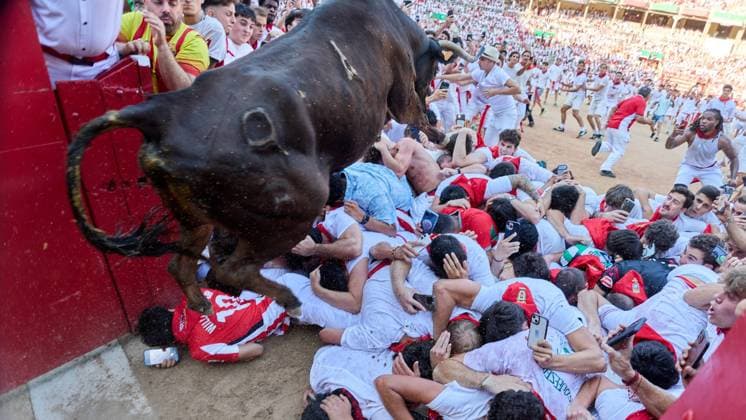 Release of young bulls in the Pamplona Bullring after the fifth bull run of San Fermín 2026, in Pamplona on July 11, 2026 Suelta de vaquillas en la Plaza de Toros de Pamplona tras el quinto de San FermI­n 2026, en Pamplona a 11 de julio de 2026 Inigo Alzugaray Cordon Press Cordon Press 