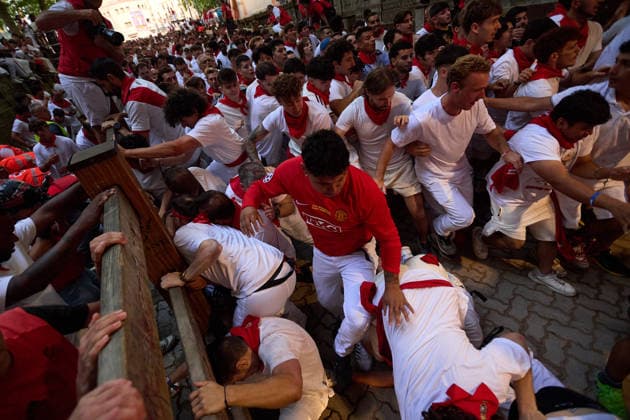 Running of the Bulls San Fermín 2026 in Pamplona, Spain - 11 Jul 2026 People attend the fifth running of the bulls during the San Fermín festival featuring bulls from the José Escolar ranch. Pamplona Spain Copyright: xElsaxAxBravox xSOPAxImagesx Fifth Running of the Bulls San Fermin 2026_EAB_7993 (13)