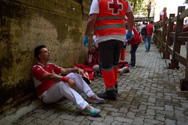 Running of the Bulls San Fermín 2026 in Pamplona, Spain - 11 Jul 2026 An injured person seen being treated by a Red Cross medical personnel during the fifth bull run of the 2026 San Fermín festival. Pamplona Spain Copyright: xElsaxAxBravox xSOPAxImagesx Fifth Running of the Bulls San Fermin 2026_EAB_7993 (14)