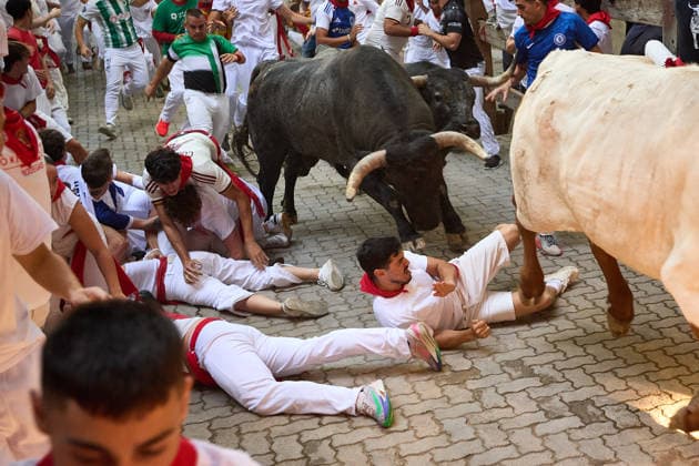 Running of the Bulls San Fermín 2026 in Pamplona, Spain - 11 Jul 2026 A runner seen knocked down by a bull on the descent to the entrance of the Monumental Bullring during the fifth bull run of the 2026 San Fermín festival. Pamplona Spain Copyright: xElsaxAxBravox xSOPAxImagesx Fifth Running of the Bulls San Fermin 2026_EAB_7993 (18)