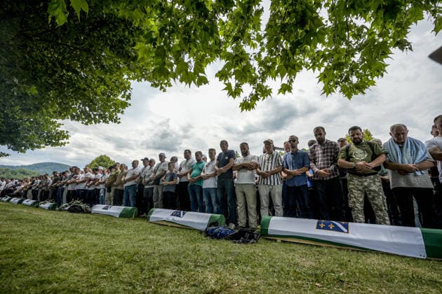 Funeral prayers held, 10 more Srebrenica genocide victims laid to rest SREBRENICA, BOSNIA AND HERZEGOVINA - JULY 11 : Funeral ceremony were held and 10 victims of the 1995 genocide were laid to rest at the Srebrenica-Potocari Memorial Cemetery in Srebrenica, Bosnia and Herzegovina on July 11, 2026. Thousands of people gathered at the site in the early hours of morning to pay their respects to the victims. The collective funeral prayer was led by Husein Kavazovic<!--TgQPHd --><!--TgQPHd false, ,false --><!--TgQPHd g 11x982h21 , ,0, ErcICvcHQUppVDR0SktELTVoQ3kyUlpqYkU3T2gzSmg5Wk5XZHdvM2lOZ1pmUjEyWldzQTl0bFBZdGNpR1BwNldYMDNKUWlmWkNXTWdWWmYxOXhtajJMRDVwVTAySnRIVndtVi1hSklUeW9MaWZxeW1ZWE1tT2pnODdXZzZLQW5wNjNST292NzE0cTZ0ZVotekFZSVVI  Copyright: x2026xAnadoluxSamirxJordamovicx