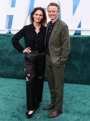 Los Angeles Premiere Of Netflix s The Hawk Season 1 WESTWOOD, LOS ANGELES, CALIFORNIA, USA - JULY 09: Emily Deschanel and husband David Hornsby arrive at the Los Angeles Premiere Of Netflix s The Hawk Season 1 held at the Directors Village (formerly Westwood Village Theatre) on July 9, 2026 in Westwood, Los Angeles, California, United States. Westwood Directors Village (formerly Westwood Village Theatre) California United States Copyright: xXavierxCollin ImagexPressxAgencyx