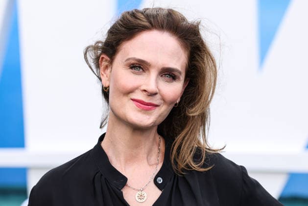 Los Angeles Premiere Of Netflix s The Hawk Season 1 WESTWOOD, LOS ANGELES, CALIFORNIA, USA - JULY 09: Emily Deschanel arrives at the Los Angeles Premiere Of Netflix s The Hawk Season 1 held at the Directors Village (formerly Westwood Village Theatre) on July 9, 2026 in Westwood, Los Angeles, California, United States. Westwood Directors Village (formerly Westwood Village Theatre) California United States Copyright: xXavierxCollin ImagexPressxAgencyx
