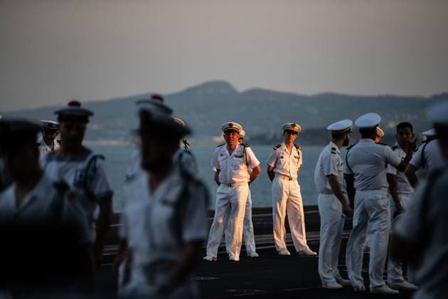 Return of the Charles de Gaulle Aircraft Carrier PHOTOPQR NICE MATIN Camille Dodet Toulon July 11, 2026 Photo PQR Camille Dodet Var Matin July 11, 2026 The Charles de Gaulle aircraft carrier returns to Toulon Harbor after 5 months and a half in the Gulf of Oman. This is the second-longest mission the nuclear-powered aircraft carrier has undertaken. Toulon, France, July 11, 2026. The aircraft carrier **Charles de Gaulle* is returning to the roadstead of Toulon after five and a half months in the Gulf of Oman. This is the second-longest mission the nuclear-powered aircraft carrier has undertaken. Toulon, France  Copyright: xPHOTOPQR NICExMATIN MAXPPPxCamillexDodetx 20260711NIM8669 20260711NIM8669