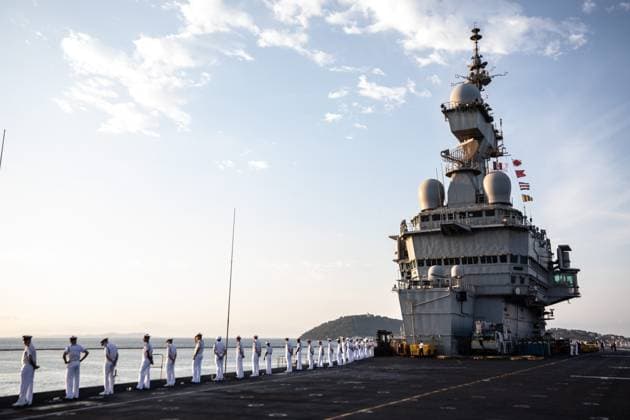Return of the Charles de Gaulle Aircraft Carrier PHOTOPQR NICE MATIN CAMILLE DODET Toulon July 11, 2026 Photo PQR Camille Dodet Var Matin On July 11, 2026, the Charles de Gaulle aircraft carrier returned to Toulon Harbor after 5 and a half months in the Gulf of Oman. This is the second-longest mission the nuclear-powered aircraft carrier has undertaken. Toulon, France, July 11, 2026. The aircraft carrier **Charles de Gaulle* is returning to the roadstead of Toulon after five and a half months in the Gulf of Oman; this is the second-longest mission the nuclear-powered aircraft carrier has undertaken. Toulon, France  Copyright: xPHOTOPQR NICExMATIN MAXPPPxCAMILLExDODETx 20260711NIM8678 20260711NIM8678