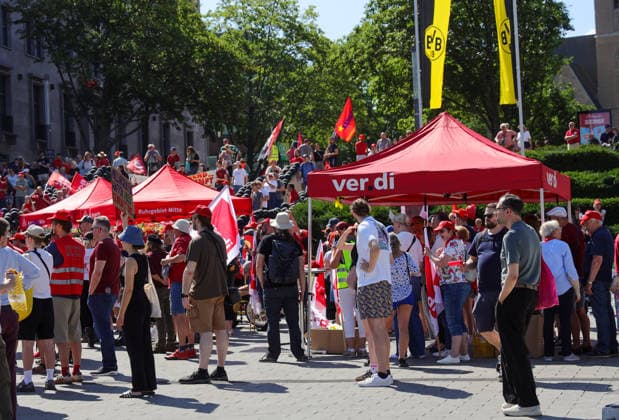 11.07.2026, Deutschland, NRW, Gewerkschaften, Warnstreiks, Der DGB, die IG Metall Ruhrgebiet Mitte und Verdi haben für heute zur Demonstration Ruhrpott Rebellion in Dortmund aufgerufen- es wurde gegen die geplanten Reformen der Bundesregierung protestiert, z.B. in den Bereichen Rente und Gesundheit, Deutschland *** July 11, 2026, Germany, North Rhine-Westphalia, labor unions, warning strikes, The DGB, IG Metall Ruhrgebiet Mitte, and Verdi have called for a demonstration today in Dortmund called Ruhrpott Rebellion. Protesters are demonstrating against the federal government’s planned reforms, for example in the areas of pensions and healthcare, Germany Copyright: xD.xKerlekin SnowfieldxPhotographyx SF110726VerdiD10