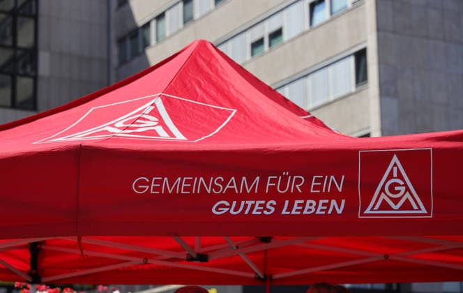 11.07.2026, Deutschland, NRW, Gewerkschaften, Warnstreiks, Der DGB, die IG Metall Ruhrgebiet Mitte und Verdi haben für heute zur Demonstration Ruhrpott Rebellion in Dortmund aufgerufen- es wurde gegen die geplanten Reformen der Bundesregierung protestiert, z.B. in den Bereichen Rente und Gesundheit, Deutschland *** July 11, 2026, Germany, North Rhine-Westphalia, labor unions, warning strikes, The DGB, IG Metall Ruhrgebiet Mitte, and Verdi have called for a demonstration today in Dortmund called Ruhrpott Rebellion. Protesters are demonstrating against the federal government’s planned reforms, for example in the areas of pensions and healthcare, Germany Copyright: xD.xKerlekin SnowfieldxPhotographyx SF110726VerdiD5