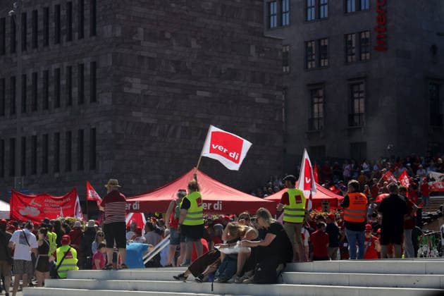11.07.2026, Deutschland, NRW, Gewerkschaften, Warnstreiks, Der DGB, die IG Metall Ruhrgebiet Mitte und Verdi haben für heute zur Demonstration Ruhrpott Rebellion in Dortmund aufgerufen- es wurde gegen die geplanten Reformen der Bundesregierung protestiert, z.B. in den Bereichen Rente und Gesundheit, Deutschland *** July 11, 2026, Germany, North Rhine-Westphalia, labor unions, warning strikes, The DGB, IG Metall Ruhrgebiet Mitte, and Verdi have called for a demonstration today in Dortmund called Ruhrpott Rebellion. Protesters are demonstrating against the federal government’s planned reforms, for example in the areas of pensions and healthcare, Germany Copyright: xD.xKerlekin SnowfieldxPhotographyx SF110726VerdiD9
