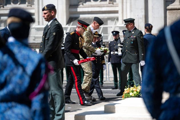 Belgian Armed Forces parade at the Cenotaph at the annual London ceremony - 11 ul 2026 Belgian dignitaries lay a wreath at the Cenotaph during the annual Belgian parade. Belgian servicemen marched through Whitehall during the annual Belgian Parade at the Cenotaph in central London. The ceremony, held on the Saturday preceding Belgian National Day, commemorates the service and sacrifice of Belgian and British soldiers during the First and Second World Wars and celebrates the enduring friendship between the two nations. Belgium is the only non-Commonwealth country granted the honour of marching armed troops through central London, a tradition established by King George V in 1934. The ceremony includes a wreath laying at the Cenotaph followed Copyright: xAndreaxDomeniconix xSOPAxImagesx ADOMENICONI_BELGIAN_WREATH_Z62_2130