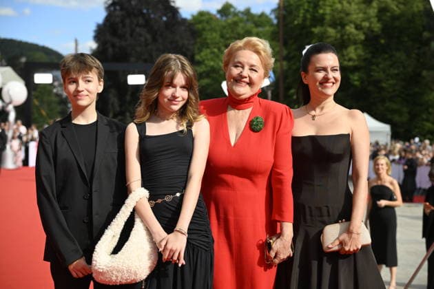 The final day of the 60th Karlovy Vary International Film Festival, on July 11, 2026. Actress Magda Vasaryova (second from right) and writer Hana Lasicova with children. (CTKxPhoto KaterinaxSulova) CTKPhotoP2026071103892  CTKPhotoP2026071103892