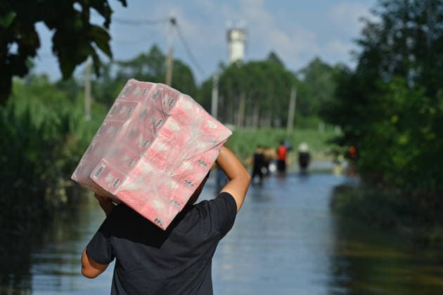 (260711) -- NANNING, July 11, 2026 -- A volunteer transports supplies in Guigang, south China s Guangxi Zhuang Autonomous Region, July 10, 2026. Triggered by Typhoon Maysak, the tenth typhoon of the year, heavy downpours battered multiple areas in south China s Guangxi Zhuang Autonomous Region, resulting in a series of disasters. Various response forces have pooled their efforts, carrying out operations including rescue missions in remote mountainous areas, restoration of transport and power infrastructure, and silt clearing operations. ) CHINA-GUANGXI-TYPHOON-FLOOD-RESCUE (CN) ZhouxHua 