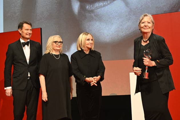 The final day of the 60th Karlovy Vary International Film Festival, on July 11, 2026. From the right, documentary filmmaker Helena Trestikova, singer Barbora Bara Basikova, producer Katerina Cerna and producer Pavel Strnad received the audience award. (CTKxPhoto KaterinaxSulova) CTKPhotoP2026071104327  CTKPhotoP2026071104327