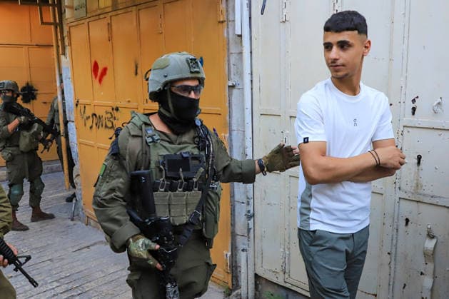 Israeli settlers under army protection raid Old City of Hebron in West Bank HEBRON, WEST BANK, PALESTINE - JULY 11: Israeli forces block entry and exit points with iron barricades to restrict the movement of Palestinians as Israeli settlers, escorted by Israeli forces, raid the Old City area of Hebron in the southern West Bank, Palestine on July 11, 2026. Amer Shallodi Anadolu Hebron West Bank. Editorial use only. Please get in touch for any other usage.  Copyright: x2026xAnadoluxAmerxShallodix