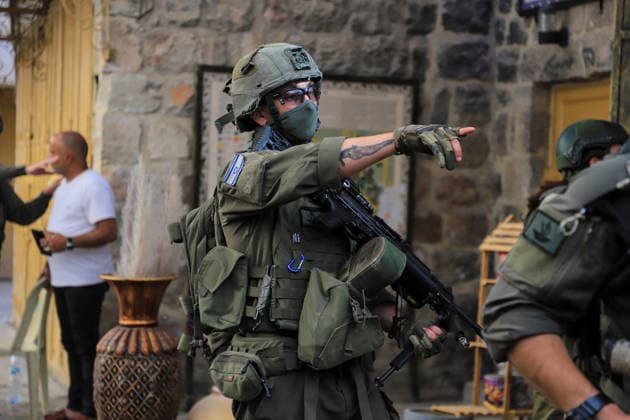 Israeli settlers under army protection raid Old City of Hebron in West Bank HEBRON, WEST BANK, PALESTINE - JULY 11: Israeli forces block entry and exit points with iron barricades to restrict the movement of Palestinians as Israeli settlers, escorted by Israeli forces, raid the Old City area of Hebron in the southern West Bank, Palestine on July 11, 2026. Amer Shallodi Anadolu Hebron West Bank. Editorial use only. Please get in touch for any other usage.  Copyright: x2026xAnadoluxAmerxShallodix