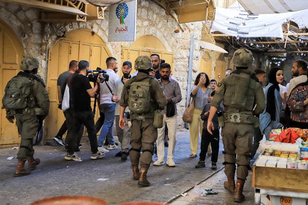 Israeli settlers under army protection raid Old City of Hebron in West Bank HEBRON, WEST BANK, PALESTINE - JULY 11: Israeli forces block entry and exit points with iron barricades to restrict the movement of Palestinians as Israeli settlers, escorted by Israeli forces, raid the Old City area of Hebron in the southern West Bank, Palestine on July 11, 2026. Amer Shallodi Anadolu Hebron West Bank. Editorial use only. Please get in touch for any other usage.  Copyright: x2026xAnadoluxAmerxShallodix