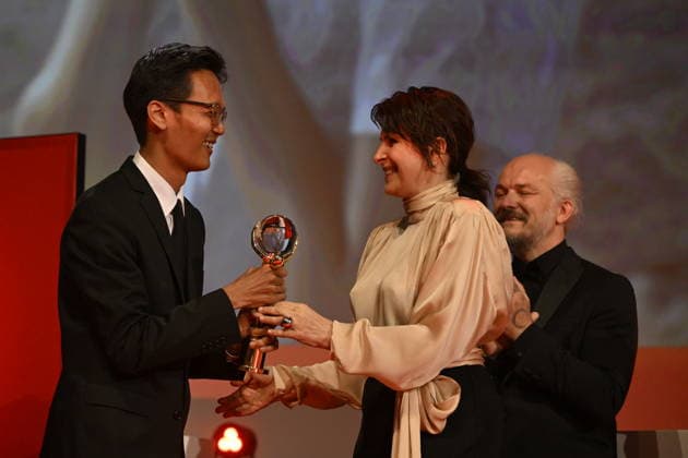 The final day of the 60th Karlovy Vary International Film Festival, on July 11, 2026. French actress Juliette Binoche, middle, received the Crystal Globe for outstanding artistic contribution to world cinema at the Karlovy Vary Film Festival. (CTKxPhoto KaterinaxSulova) CTKPhotoP2026071104708  CTKPhotoP2026071104708