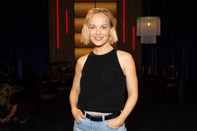 Schauspielerin Friederike KEMPTER, freundlich, lachend, Lachen, Halbfigur, Portrait, Portraet, zu Gast in der TV Sendung ,,Koelner Treff,, im WDR Fernsehen, Aufzeichnung am 10.07.2026, Ausstrahlung am 07.08.2026. *** Actress Friederike KEMPTER, friendly, smiling, laughter, half-length portrait, appearing as a guest on the TV show Koelner Treff on WDR television, recorded on July 10, 2026, Aired on August 7, 2026
