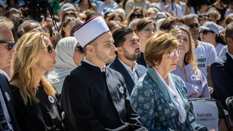 Srebrenica genocide victims commemorated on 31st anniversary in The Hague THE HAGUE, NETHERLANDS - JULY 11: Hundreds of attendees, including Dutch Defense Minister Dilan Yesilgoz (2not seen), Mayor of The Hague Jan van Zanen (not seen), Dutch Chief of Defense Onno Eichelsheim (not seen), Denk Party MP Dogukan Ergin (2nd row 2nd R), and various diplomats, gather for an 11-kilometer symbolic Peace March held in memory of the 1995 Srebrenica genocide victims on its 31st anniversary, in The Hague, Netherlands, on July 11, 2026. Abdullah Asiran Anadolu The Hague Netherlands. Editorial use only. Please get in touch for any other usage.  Copyright: x2026xAnadoluxAbdullahxAsiranx