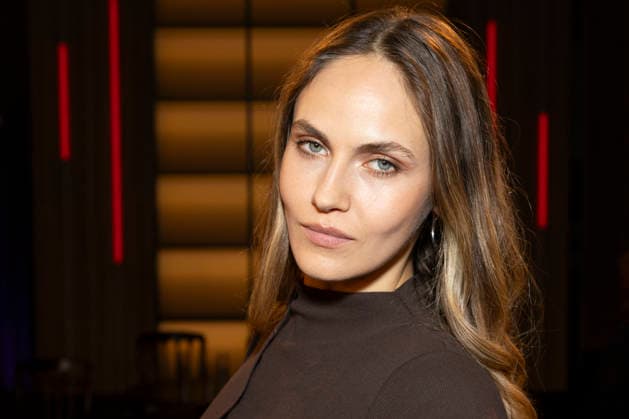Model, Schauspielerin, Moderatorin, Influencerin Elena CARRIERE, ernst, nachdenklich, Portrait, Portraet, zu Gast in der TV Sendung ,,Koelner Treff,, im WDR Fernsehen, Aufzeichnung am 10.07.2026, Ausstrahlung am 07.08.2026. *** Model, actress, host, and influencer Elena CARRIERE, serious, pensive, portrait, guest on the TV show Koelner Treff on WDR television, recorded on July 10, 2026, Aired on August 7, 2026
