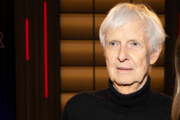 Schauspieler Matthieu CARRIERE, freundlich, konzentriert, Portrait, Portraet, zu Gast in der TV Sendung ,,Koelner Treff,, im WDR Fernsehen, Aufzeichnung am 10.07.2026, Ausstrahlung am 07.08.2026. *** Actor Matthieu CARRIERE, friendly, focused, portrait, guest on the TV show Koelner Treff on WDR television, recorded on July 10, 2026, aired on August 7, 2026