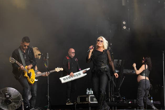 11.07.2026, Locarno, Piazza Grande, Moon and Stars 2026 Locarno: Kim Wilde, Neil Jones (guitar), Paul Cooper (bass), Steve Power (Keyboards), Kim Wilde (lead vocals) and Scarlett Wilde (backing vocals) Locarno Piazza Grande Ticino Switzerland *** July 11, 2026, Locarno, Piazza Grande, Moon and Stars 2026 Locarno: Kim Wilde, Neil Jones on guitar, Paul Cooper on bass, Steve Power on keyboards, Kim Wilde on lead vocals, and Scarlett Wilde on backing vocals; Locarno, Piazza Grande, Ticino, Switzerland Copyright: xJustPictures.ch FrancescoxMinghettix 1079644978st