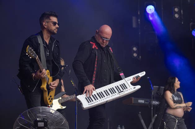 11.07.2026, Locarno, Piazza Grande, Moon and Stars 2026 Locarno: Kim Wilde, Neil Jones (guitar) and Steve Power (Keyboards) Locarno Piazza Grande Ticino Switzerland *** July 11, 2026, Locarno, Piazza Grande, Moon and Stars 2026 Locarno Kim Wilde, Neil Jones on guitar, and Steve Power on keyboards Locarno Piazza Grande Ticino Switzerland Copyright: xJustPictures.ch FrancescoxMinghettix 1079645539st