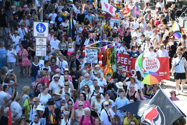 Erster CSD in Wesel unter dem Motto Nie wieder still ** NUR FÜR REDAKTIONELLE ZWECKE ** EDITORIAL USE ONLY **<p>Erster CSD in Wesel unter dem Motto Nie wieder still, am Samstag, 11.07.2026 in Wesel. Der Zug führt vom Großen Markt bis zum Berliner Tor, Deutschland NRW Wesel Copyright: MarkusxJoosten *** First CSD in Wesel under the slogan Never Silent Again ** FOR EDITORIAL USE ONLY ** EDITORIAL USE ONLY ** p First CSD in Wesel under the motto Never Silent Again, on Saturday, July 11, 2026, in Wesel. The parade will proceed from the Großer Markt to the Berliner Tor, Germany, North Rhine-Westphalia, Wesel. Copyright MarkusxJoosten Copyright: MarkusxJoosten doc86oattxk52x18edefgkt ,EDITORIAL USE ONLY