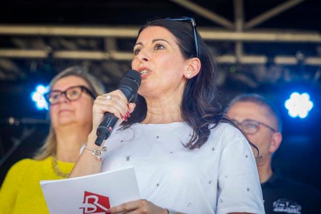 Daniela Cavallo (Gesamtbetriebsratschefin VW ), im Hintergrund Christine Engel Sprecherin Geschäftsführung Osnabrück) und Jürgen Placke (Betriebsratsvorsitzender) - Eröffnung 125. Jubiläum auf dem Werksgelände in Osnabrück 11.07.2026 125 Jahre Automobil Geschichte in Osnabrück *** Daniela Cavallo, Chair of the VW General Works Council; in the background, Christine Engel, Spokesperson for the Osnabrück Management, and Jürgen Placke, Chair of the Works Council; opening ceremony for the 125th anniversary at the Osnabrück plant on July 11, 2026; 125 Years of Automotive History in Osnabrück