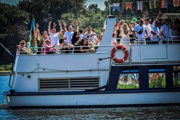 Das Smag-Sundance-Festival am Essener Baldeneysee auf dem Gekände des Seaside Beach. ** NUR FÜR REDAKTIONELLE ZWECKE ** EDITORIAL USE ONLY **<p>Die Weisse Flotte auf dem Essener Baldeneysee am Samstag, dem 11 07 2026. Mit dabei unter anderem Alle Farben, David Puentez, Plastik Funk und MBP. Das Smag-Sundance-Festival am Essener Baldeneysee auf dem Gekände des Seaside Beach. Deutschland NRW Essen Copyright: KerstinxKokoska *** The Smag Sundance Festival at Lake Baldeney in Essen on the grounds of Seaside Beach ** FOR EDITORIAL USE ONLY ** EDITORIAL USE ONLY ** p The White Fleet on Lake Baldeney in Essen on Saturday, July 11, 2026. Among the performers: Alle Farben, David Puentez, Plastik Funk, and MBP The Smag Sundance Festival at La Copyright: KerstinxKokoska doc86obaecdx8yij7xqgni ,EDITORIAL USE ONLY