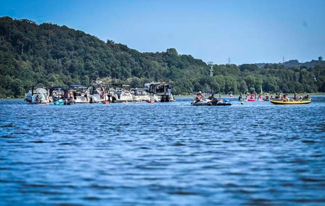 Das Smag-Sundance-Festival am Essener Baldeneysee auf dem Gekände des Seaside Beach. ** NUR FÜR REDAKTIONELLE ZWECKE ** EDITORIAL USE ONLY **<p>Tausende Elektrofans feiern beim Smag-Sundance-Festival am Essener Baldeneysee am Samstag, dem 11 07 2026. Mit dabei unter anderem Alle Farben, David Puentez, Plastik Funk und MBP. Das Smag-Sundance-Festival am Essener Baldeneysee auf dem Gekände des Seaside Beach. Deutschland NRW Essen Copyright: KerstinxKokoska *** The Smag Sundance Festival at Baldeneysee in Essen on the grounds of Seaside Beach ** FOR EDITORIAL USE ONLY ** EDITORIAL USE ONLY ** Thousands of electronic music fans will celebrate at the Smag Sundance Festival at Lake Baldeney in Essen on Saturday, July 11, 2026. Performers Copyright: KerstinxKokoska doc86ob9ip3j3c1gzjcfgni ,EDITORIAL USE ONLY