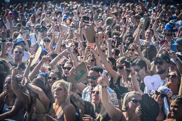 Das Smag-Sundance-Festival am Essener Baldeneysee auf dem Gekände des Seaside Beach. ** NUR FÜR REDAKTIONELLE ZWECKE ** EDITORIAL USE ONLY **<p>Tausende Elektrofans feiern beim Smag-Sundance-Festival am Essener Baldeneysee am Samstag, dem 11 07 2026. Mit dabei unter anderem Alle Farben, David Puentez, Plastik Funk und MBP. Das Smag-Sundance-Festival am Essener Baldeneysee auf dem Gekände des Seaside Beach. Deutschland NRW Essen Copyright: KerstinxKokoska *** The Smag Sundance Festival at Baldeneysee in Essen on the grounds of Seaside Beach ** FOR EDITORIAL USE ONLY ** EDITORIAL USE ONLY ** Thousands of electronic music fans will celebrate at the Smag Sundance Festival at Lake Baldeney in Essen on Saturday, July 11, 2026. Performers Copyright: KerstinxKokoska doc86obd6er992jw2jugno ,EDITORIAL USE ONLY