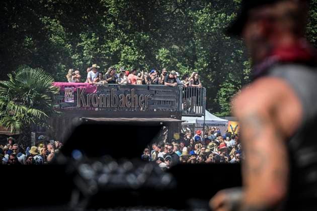 Das Smag-Sundance-Festival am Essener Baldeneysee auf dem Gekände des Seaside Beach. ** NUR FÜR REDAKTIONELLE ZWECKE ** EDITORIAL USE ONLY **<p>Tausende Elektrofans feiern beim Smag-Sundance-Festival am Essener Baldeneysee am Samstag, dem 11 07 2026. Mit dabei unter anderem Alle Farben, David Puentez, Plastik Funk und MBP. Das Smag-Sundance-Festival am Essener Baldeneysee auf dem Gekände des Seaside Beach. Deutschland NRW Essen Copyright: KerstinxKokoska *** The Smag Sundance Festival at Baldeneysee in Essen on the grounds of Seaside Beach ** FOR EDITORIAL USE ONLY ** EDITORIAL USE ONLY ** Thousands of electronic music fans will celebrate at the Smag Sundance Festival at Lake Baldeney in Essen on Saturday, July 11, 2026. Performers Copyright: KerstinxKokoska doc86obcax3ol1qkkwogkz ,EDITORIAL USE ONLY