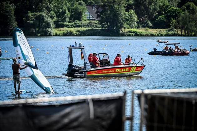 Das Smag-Sundance-Festival am Essener Baldeneysee auf dem Gekände des Seaside Beach. ** NUR FÜR REDAKTIONELLE ZWECKE ** EDITORIAL USE ONLY **<p>Die DLRG auf dem Essener Baldeneysee am Samstag, dem 11 07 2026. Mit dabei unter anderem Alle Farben, David Puentez, Plastik Funk und MBP. Das Smag-Sundance-Festival am Essener Baldeneysee auf dem Gekände des Seaside Beach. Deutschland NRW Essen Copyright: KerstinxKokoska *** The Smag Sundance Festival at Lake Baldeney in Essen on the grounds of Seaside Beach ** FOR EDITORIAL USE ONLY ** EDITORIAL USE ONLY ** p The DLRG at Lake Baldeney in Essen on Saturday, July 11, 2026. Performers included Alle Farben, David Puentez, Plastik Funk, and MBP The Smag Sundance Festival at Lake Baldeney in Esse Copyright: KerstinxKokoska doc86obcb0luqd18hkxhgf8 ,EDITORIAL USE ONLY