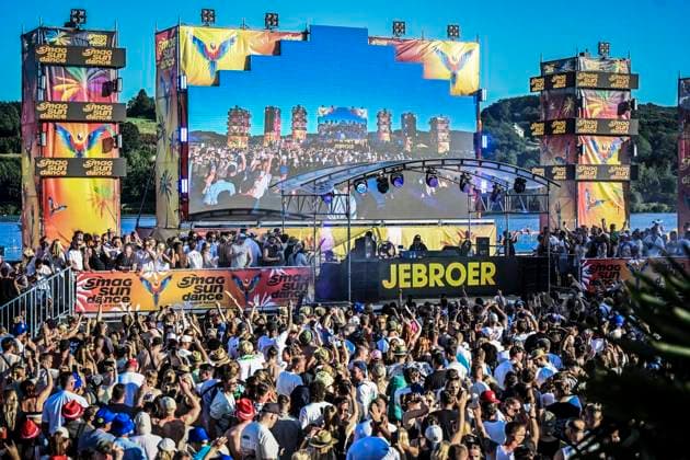 Das Smag-Sundance-Festival am Essener Baldeneysee auf dem Gekände des Seaside Beach. ** NUR FÜR REDAKTIONELLE ZWECKE ** EDITORIAL USE ONLY **<p>Tausende Elektrofans feiern beim Smag-Sundance-Festival am Essener Baldeneysee am Samstag, dem 11 07 2026. Mit dabei unter anderem Alle Farben, David Puentez, Plastik Funk und MBP. Das Smag-Sundance-Festival am Essener Baldeneysee auf dem Gekände des Seaside Beach. Deutschland NRW Essen Copyright: KerstinxKokoska *** The Smag Sundance Festival at Baldeneysee in Essen on the grounds of Seaside Beach ** FOR EDITORIAL USE ONLY ** EDITORIAL USE ONLY ** Thousands of electronic music fans will celebrate at the Smag Sundance Festival at Lake Baldeney in Essen on Saturday, July 11, 2026. Performers Copyright: KerstinxKokoska doc86obfyikqs41bkso2l5a ,EDITORIAL USE ONLY
