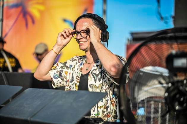 Das Smag-Sundance-Festival am Essener Baldeneysee auf dem Gekände des Seaside Beach. ** NUR FÜR REDAKTIONELLE ZWECKE ** EDITORIAL USE ONLY **<p>DJ Alle Farben beim Smag-Sundance-Festival am Essener Baldeneysee am Samstag, dem 11 07 2026. Mit dabei unter anderem Alle Farben, David Puentez, Plastik Funk und MBP. Das Smag-Sundance-Festival am Essener Baldeneysee auf dem Gekände des Seaside Beach. Deutschland NRW Essen Copyright: KerstinxKokoska *** The Smag Sundance Festival at Baldeneysee in Essen on the grounds of Seaside Beach ** FOR EDITORIAL USE ONLY ** EDITORIAL USE ONLY ** p DJ Alle Farben at the Smag Sundance Festival at Lake Baldeney in Essen on Saturday, July 11, 2026. Performers included Alle Farben, David Puentez, Plastik Copyright: KerstinxKokoska doc86obf92g1j81j5xc5t1q ,EDITORIAL USE ONLY