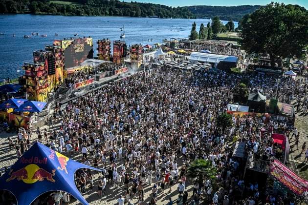 Das Smag-Sundance-Festival am Essener Baldeneysee auf dem Gekände des Seaside Beach. ** NUR FÜR REDAKTIONELLE ZWECKE ** EDITORIAL USE ONLY **<p>Tausende Elektrofans feiern beim Smag-Sundance-Festival am Essener Baldeneysee am Samstag, dem 11 07 2026. Mit dabei unter anderem Alle Farben, David Puentez, Plastik Funk und MBP. Das Smag-Sundance-Festival am Essener Baldeneysee auf dem Gekände des Seaside Beach. Deutschland NRW Essen Copyright: KerstinxKokoska *** The Smag Sundance Festival at Baldeneysee in Essen on the grounds of Seaside Beach ** FOR EDITORIAL USE ONLY ** EDITORIAL USE ONLY ** Thousands of electronic music fans will celebrate at the Smag Sundance Festival at Lake Baldeney in Essen on Saturday, July 11, 2026. Performers Copyright: KerstinxKokoska doc86obf64ce37nrp1bl1e ,EDITORIAL USE ONLY