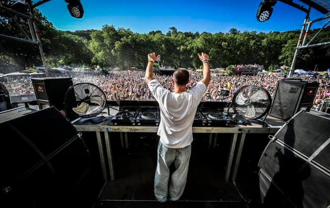 Das Smag-Sundance-Festival am Essener Baldeneysee auf dem Gekände des Seaside Beach. ** NUR FÜR REDAKTIONELLE ZWECKE ** EDITORIAL USE ONLY **<p>DJ David Puentez beim Smag-Sundance-Festival am Essener Baldeneysee am Samstag, dem 11 07 2026. Mit dabei unter anderem Alle Farben, David Puentez, Plastik Funk und MBP. Das Smag-Sundance-Festival am Essener Baldeneysee auf dem Gekände des Seaside Beach. Deutschland NRW Essen Copyright: KerstinxKokoska *** The Smag Sundance Festival at Baldeneysee in Essen on the grounds of Seaside Beach ** FOR EDITORIAL USE ONLY ** EDITORIAL USE ONLY ** p DJ David Puentez at the Smag Sundance Festival at Lake Baldeney in Essen on Saturday, July 11, 2026. Performers included Alle Farben, David Puentez, Plast Copyright: KerstinxKokoska doc86obf20rke8zso78gkz ,EDITORIAL USE ONLY