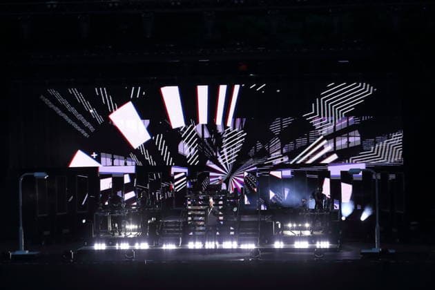 Neil Tennant (vorn) und Chris Lowe (hinten) von der Band Pet Shop Boys bei einem Konzert in der Waldbühne in Berlin, 11. Juli 2026. Pet Shop Boys Konzert Berlin *** Neil Tennant in the front and Chris Lowe in the back, members of the band Pet Shop Boys, at a concert at the Waldbühne in Berlin, July 11, 2026 Pet Shop Boys Concert Berlin