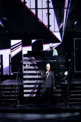 Neil Tennant (vorn) und Chris Lowe (hinten) von der Band Pet Shop Boys bei einem Konzert in der Waldbühne in Berlin, 11. Juli 2026. Pet Shop Boys Konzert Berlin *** Neil Tennant in the front and Chris Lowe in the back, members of the band Pet Shop Boys, at a concert at the Waldbühne in Berlin, July 11, 2026 Pet Shop Boys Concert Berlin
