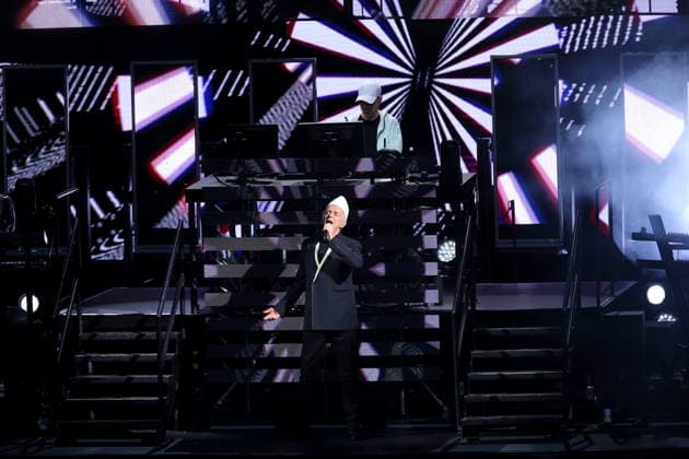 Neil Tennant (vorn) und Chris Lowe (hinten) von der Band Pet Shop Boys bei einem Konzert in der Waldbühne in Berlin, 11. Juli 2026. Pet Shop Boys Konzert Berlin *** Neil Tennant in the front and Chris Lowe in the back, members of the band Pet Shop Boys, at a concert at the Waldbühne in Berlin, July 11, 2026 Pet Shop Boys Concert Berlin