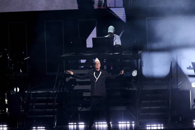 Neil Tennant (vorn) und Chris Lowe (hinten) von der Band Pet Shop Boys bei einem Konzert in der Waldbühne in Berlin, 11. Juli 2026. Pet Shop Boys Konzert Berlin *** Neil Tennant in the front and Chris Lowe in the back, members of the band Pet Shop Boys, at a concert at the Waldbühne in Berlin, July 11, 2026 Pet Shop Boys Concert Berlin