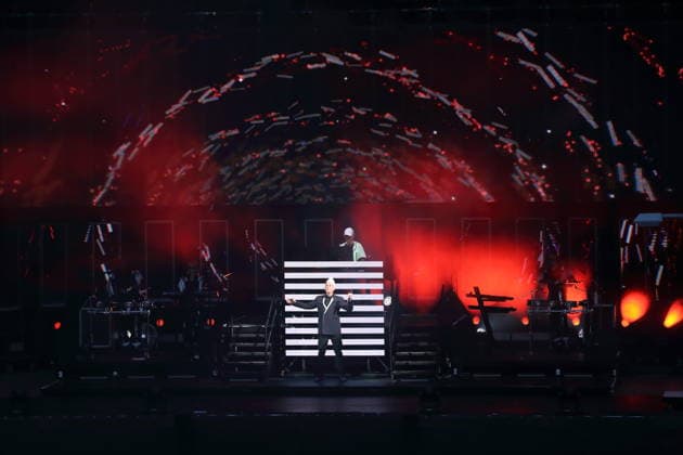 Neil Tennant (vorn) und Chris Lowe (hinten) von der Band Pet Shop Boys bei einem Konzert in der Waldbühne in Berlin, 11. Juli 2026. Pet Shop Boys Konzert Berlin *** Neil Tennant in the front and Chris Lowe in the back, members of the band Pet Shop Boys, at a concert at the Waldbühne in Berlin, July 11, 2026 Pet Shop Boys Concert Berlin
