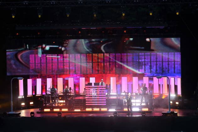 Neil Tennant (vorn rechts) und Chris Lowe (hinten mittig) von der Band Pet Shop Boys bei einem Konzert in der Waldbühne in Berlin, 11. Juli 2026. Pet Shop Boys Konzert Berlin *** Neil Tennant (front right) and Chris Lowe (back center) of the band Pet Shop Boys at a concert at the Waldbühne in Berlin, July 11, 2026 Pet Shop Boys Concert Berlin