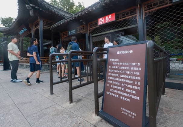YANGZHOU, CHINA - JULY 11: A closure notice is seen at the entrance of the Slender West Lake scenic area on July 11, 2026 in Yangzhou, Jiangsu Province of China. Slender West Lake in Yangzhou has been temporarily closed as Typhoon Bavi barrels toward the country s eastern coast.  Copyright: xChinaxNewsxServicex 111653697451