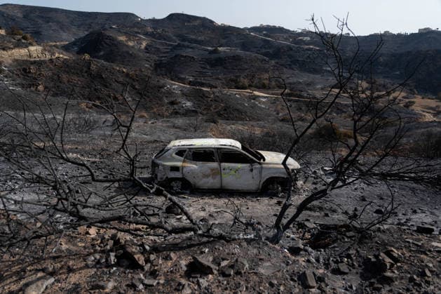 At least 12 dead in Los Gallardos wildfire in Almería, southern Spain - 11 Jul 2026 A view of a vehicle burned out in the Los Gallardos wildfire. The Los Gallardos wildfire in Almería, Spain, has left 12 people dead, 7 people missing, and more than 6,000 hectares burned. On the ground, around 540 personnel deployed by the Spanish Government are involved in the response, including members of the Civil Guard, Civil Protection, and the Military Emergency Unit (UME). Los Gallardos Spain Copyright: xFrancisxGonzalezx xSOPAxImagesx INCENDIO-ALMERIA-20260711-FRANCIS-006