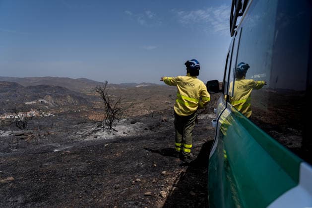 At least 12 dead in Los Gallardos wildfire in Almería, southern Spain - 11 Jul 2026 An INFOCA wildfire firefighter seen during the operations to stabilize the Los Gallardos wildfire. The Los Gallardos wildfire in Almería, Spain, has left 12 people dead, 7 people missing, and more than 6,000 hectares burned. On the ground, around 540 personnel deployed by the Spanish Government are involved in the response, including members of the Civil Guard, Civil Protection, and the Military Emergency Unit (UME). Los Gallardos Spain Copyright: xFrancisxGonzalezx xSOPAxImagesx INCENDIO-ALMERIA-20260711-FRANCIS-041